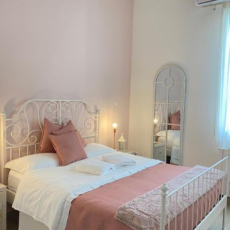 Ai Raggi Di Sole Bed & Breakfast Lecce Dış mekan fotoğraf
