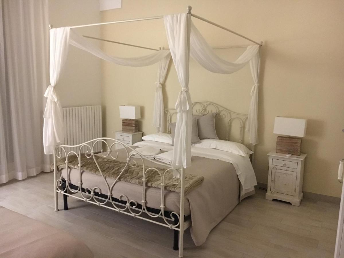 Ai Raggi Di Sole Bed & Breakfast Lecce Dış mekan fotoğraf