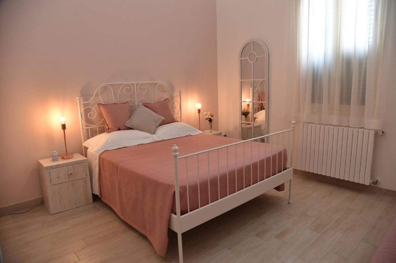 Ai Raggi Di Sole Bed & Breakfast Lecce Dış mekan fotoğraf