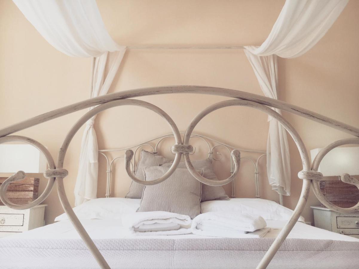 Ai Raggi Di Sole Bed & Breakfast Lecce Dış mekan fotoğraf